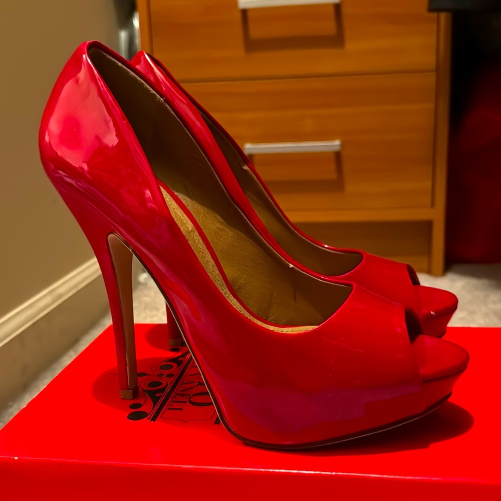 Red heels 👠